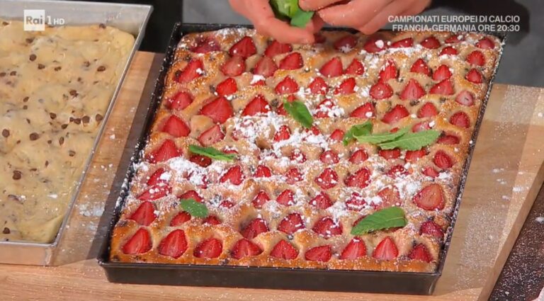 "É sempre mezzogiorno": focaccia dolce fragole e cioccolato di Fulvio ...