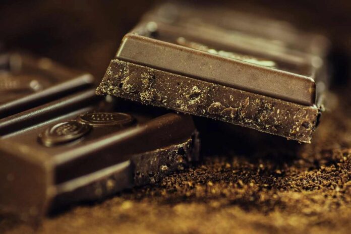 Cosa succede a chi mangia 100 grammi di cioccolato al giorno? Ecco l’incredibile risposta